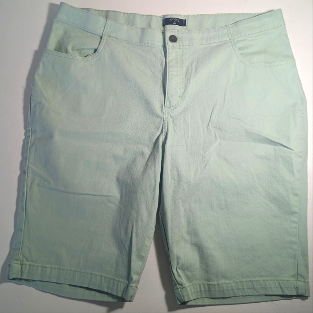 Riders by Lee Light Green Bermuda Short, Size 18